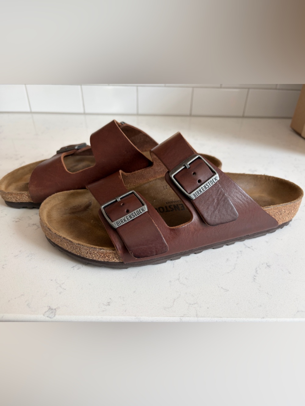 Birkenstock Brown leather Arizona Sandals size 42 men’s 9-9.5 women’s 11-11-11.5